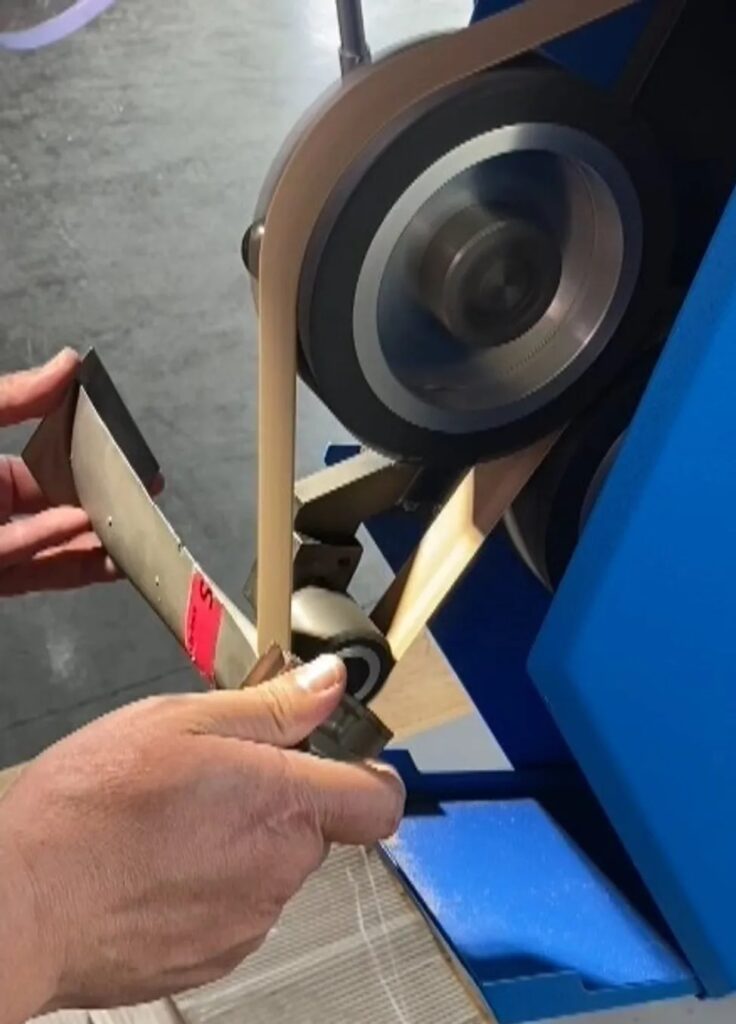 Máy mài đai nhám bán tự động